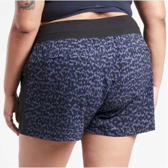 ATHLETA Brooklyn Camo Shorts Size 26 Plus Allure Navy Black 3X NEW $59 msrp - Picture 2 of 3